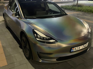 Tesla Model 3 foto 2