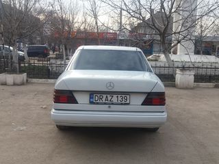 Mercedes Series (W124) foto 2