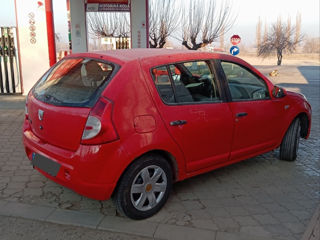 Dacia Sandero foto 2