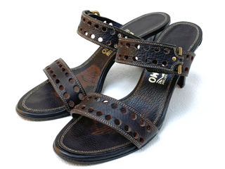 Salvatore Ferragamo Perforated Sandal. Размер 38. Оригинал. В отличном состоянии. foto 3