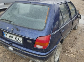 Ford Fiesta 1.3 Benzina anul 1995 foto 1