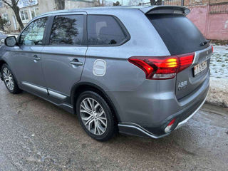 Mitsubishi Outlander foto 2