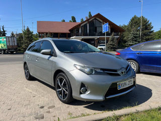 Toyota Auris фото 2