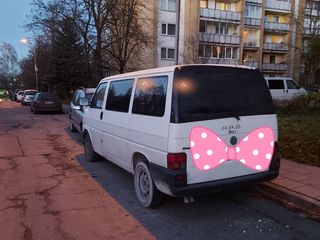 Vw transporter Dezmebrare 2.5 TDI 2000 anu 102 cp.   Sunt si duskuri t4 se vinde