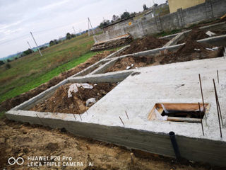 Spre vînzare teren de construcție cu fundație și proiect foto 4