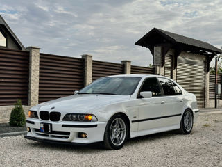 BMW 5 Series foto 1