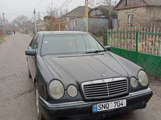 Mercedes E-Class Wagon foto 5