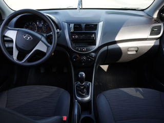 Hyundai Accent foto 9