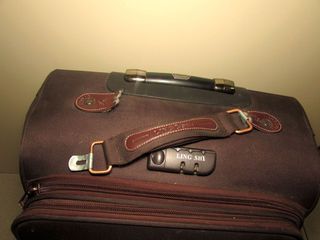 Ремонт  чемоданов любой сложности,сумок ,чехлов и кож.изделий foto 5