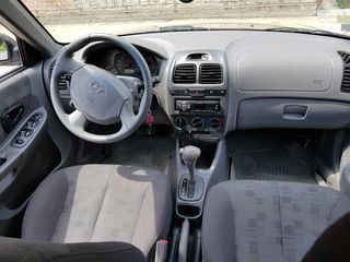 Hyundai Accent foto 4