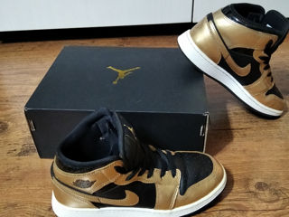 Air Jordan 1 mid black metallic gold-white foto 5