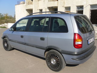 Opel Zafira foto 2