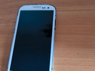 Телефон Samsung в рабочем состоянии