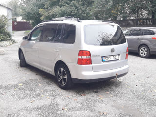 Volkswagen Touran foto 3