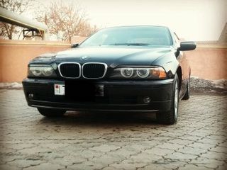 BMW 5 Series foto 2