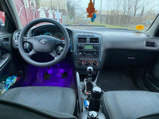 Toyota Avensis foto 3