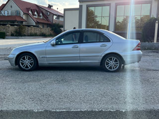 Mercedes C-Class foto 2