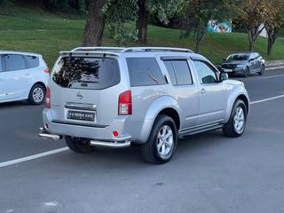 Nissan Pathfinder foto 6