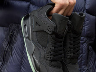 Nike Air Jordan 4 Retro x Kaws Black foto 2