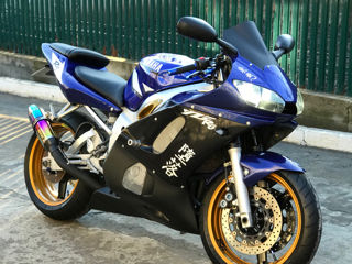 Yamaha R6 foto 2