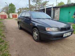 Toyota Carina foto 2