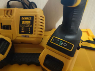 гайковерт  .Dewalt  makita .  аккумулятор 2 шт зарядка 1 шт цена за комплект     1999 lei  доставлю foto 3