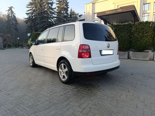 Volkswagen Touran foto 3