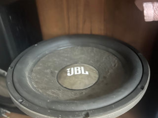 Vând subwoofer JBL