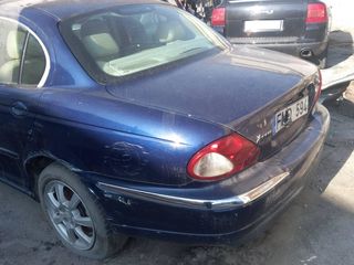 Jaguar  x tipe la piese .Piese din motor lam desfăcut.Motor 2.0 dizel