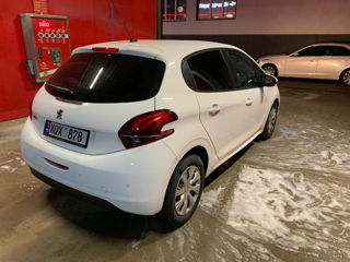 Peugeot 208 foto 4