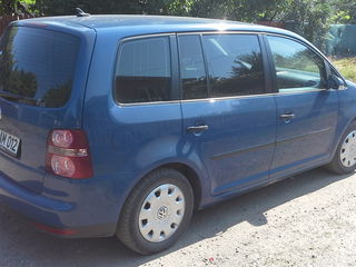 Volkswagen Touran foto 3