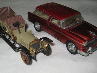 Модели автомобилей времен СССР: "Нива", "Chevy Nomad", календарь, кукла и подстаканники foto 7