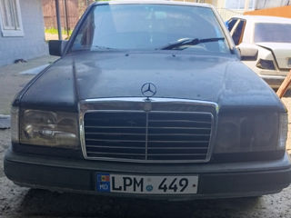 Mercedes Series (W123), 1990 г.