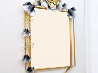 Oglindă mare pe perete cu flori foto 1