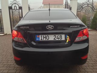 Hyundai Accent foto 5