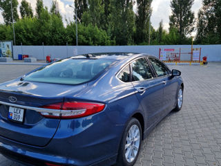 Ford Fusion foto 8