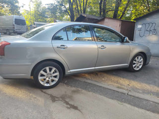 Toyota Avensis foto 2