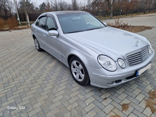 Mercedes E-Class foto 2