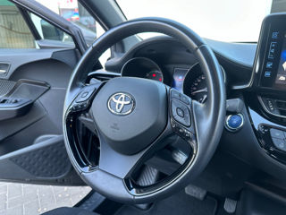 Toyota C-HR фото 9