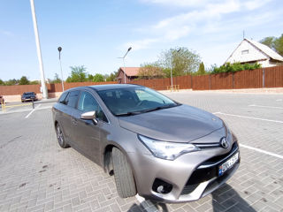 Toyota Avensis foto 1