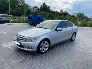 Mercedes C-Class foto 2