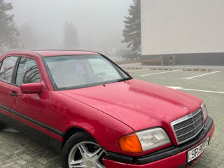 Mercedes C-Class foto 3