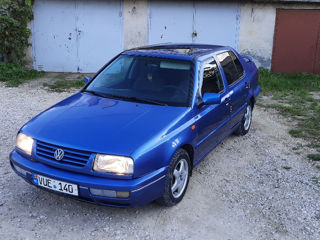 Volkswagen Vento foto 2