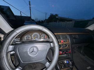 Mercedes E-Class foto 8