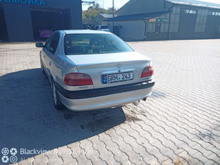 Toyota Avensis foto 4