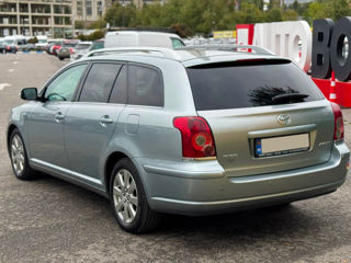 Toyota Avensis foto 7