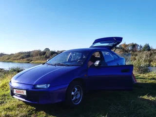 Mazda 323 foto 2