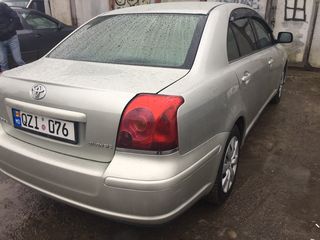 Toyota Avensis foto 4