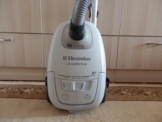 Пылесос Electrolux ZUS3920 1800W. foto 1