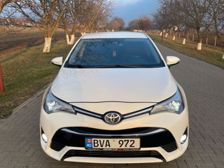 Toyota Avensis foto 2